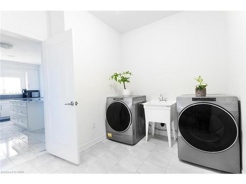 4279 Willick Road, Niagara Falls, ON - Indoor Photo Showing Laundry Room