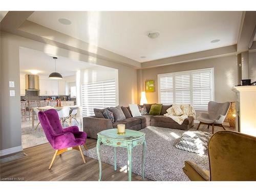 4279 Willick Road, Niagara Falls, ON - Indoor Photo Showing Living Room