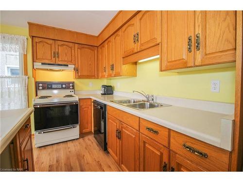167 Ross Street, Welland, ON - Indoor Photo Showing Kitchen With Double Sink