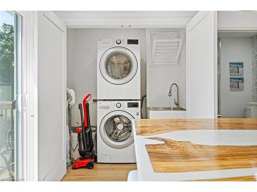 325 Lakewood Avenue, Crystal Beach, ON - Indoor Photo Showing Laundry Room