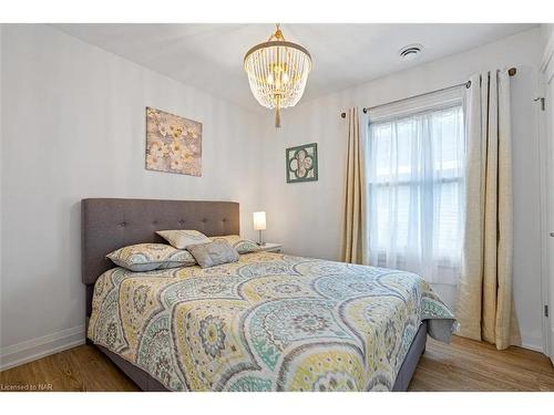 325 Lakewood Avenue, Crystal Beach, ON - Indoor Photo Showing Bedroom