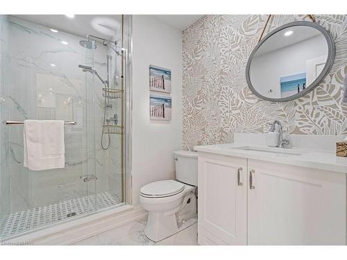 325 Lakewood Avenue, Crystal Beach, ON - Indoor Photo Showing Bathroom