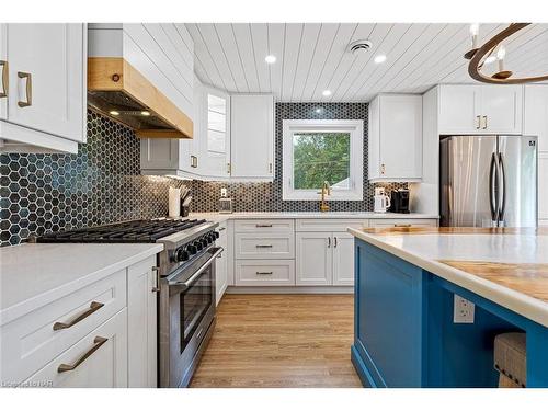 325 Lakewood Avenue, Crystal Beach, ON - Indoor Photo Showing Kitchen With Stainless Steel Kitchen With Upgraded Kitchen