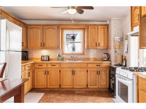 6604 Orchard Avenue, Niagara Falls, ON - Indoor Photo Showing Kitchen