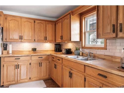 6604 Orchard Avenue, Niagara Falls, ON - Indoor Photo Showing Kitchen With Double Sink