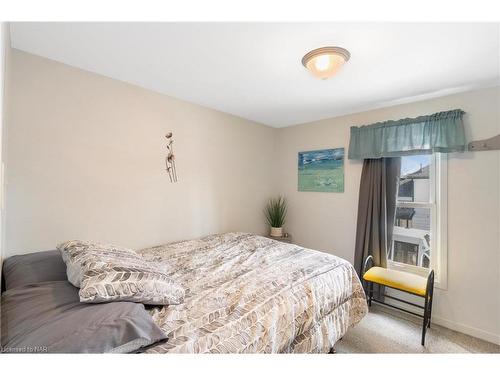 6604 Orchard Avenue, Niagara Falls, ON - Indoor Photo Showing Bedroom
