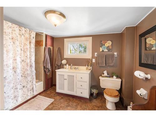 6604 Orchard Avenue, Niagara Falls, ON - Indoor Photo Showing Bathroom