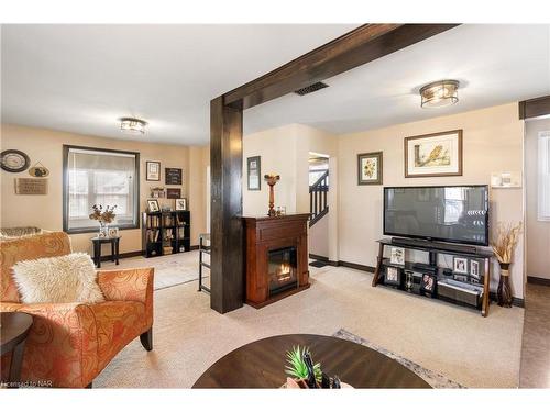 6604 Orchard Avenue, Niagara Falls, ON - Indoor Photo Showing Living Room With Fireplace