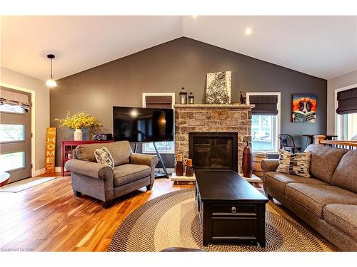 170 Lakewood Avenue, Crystal Beach, ON - Indoor Photo Showing Living Room With Fireplace