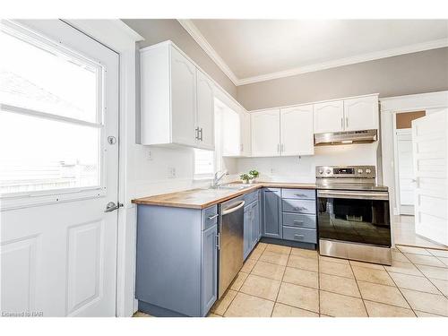 17 Marquis Street, St. Catharines, ON - Indoor Photo Showing Kitchen