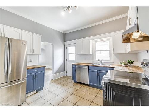 17 Marquis Street, St. Catharines, ON - Indoor Photo Showing Kitchen With Double Sink