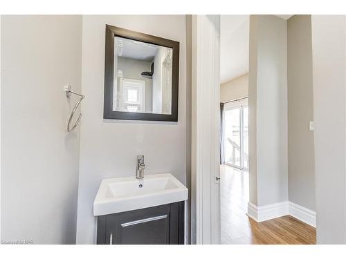 17 Marquis Street, St. Catharines, ON - Indoor Photo Showing Bathroom