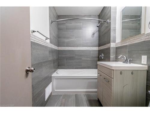 487 Scholfield Avenue N, Welland, ON - Indoor Photo Showing Bathroom