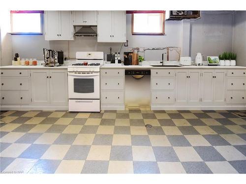 64 White Avenue, Welland, ON - Indoor Photo Showing Kitchen