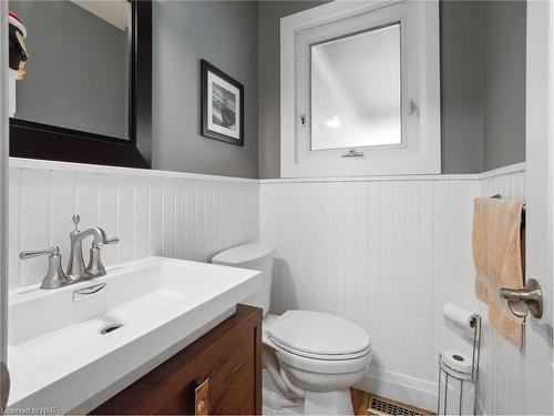 1516 Garrison Road, Fort Erie, ON - Indoor Photo Showing Bathroom