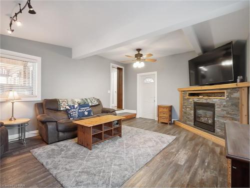 1516 Garrison Road, Fort Erie, ON - Indoor Photo Showing Living Room With Fireplace