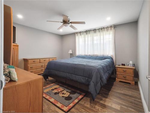 1516 Garrison Road, Fort Erie, ON - Indoor Photo Showing Bedroom