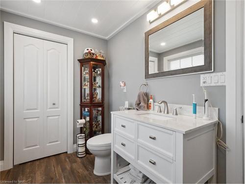1516 Garrison Road, Fort Erie, ON - Indoor Photo Showing Bathroom