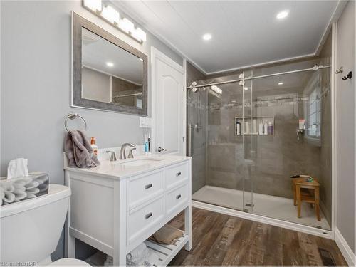 1516 Garrison Road, Fort Erie, ON - Indoor Photo Showing Bathroom