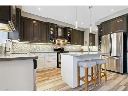 9105 White Oak Avenue, Niagara Falls, ON - Indoor Photo Showing Kitchen With Upgraded Kitchen