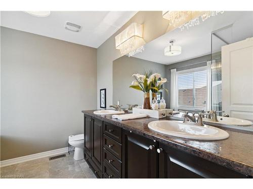 9105 White Oak Avenue, Niagara Falls, ON - Indoor Photo Showing Bathroom