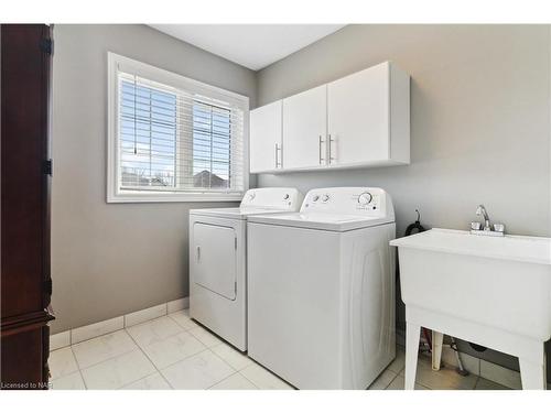 9105 White Oak Avenue, Niagara Falls, ON - Indoor Photo Showing Laundry Room