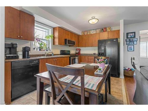 74 Chicory Crescent, St. Catharines, ON - Indoor Photo Showing Kitchen