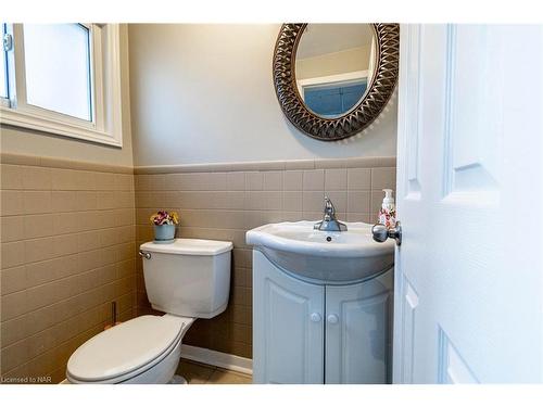 63 Windward Street, St. Catharines, ON - Indoor Photo Showing Bathroom