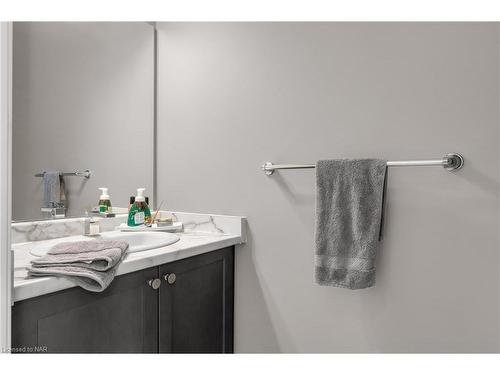 24 Lamb Crescent, Thorold, ON - Indoor Photo Showing Bathroom