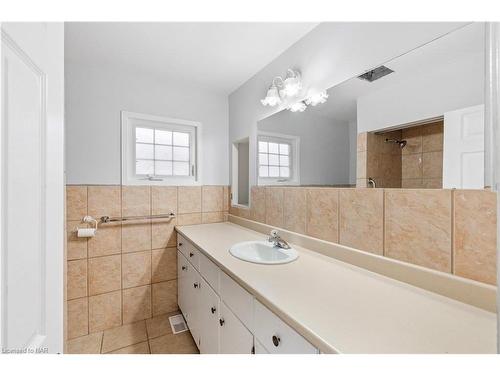 29 Margery Avenue, St. Catharines, ON - Indoor Photo Showing Bathroom
