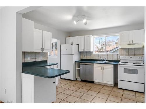 29 Margery Avenue, St. Catharines, ON - Indoor Photo Showing Kitchen With Double Sink
