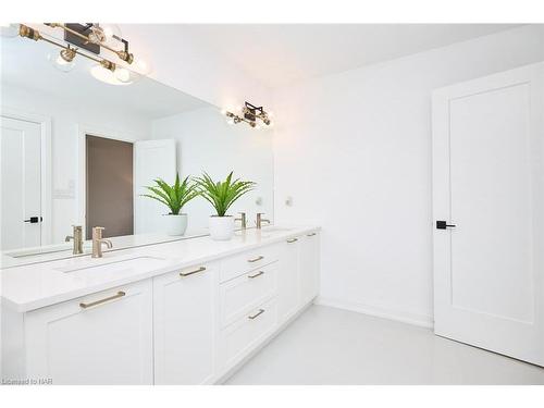 7434 Sherrilee Crescent Crescent, Niagara Falls, ON - Indoor Photo Showing Bathroom
