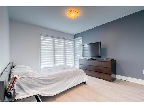 8945 Emily Boulevard, Niagara Falls, ON - Indoor Photo Showing Bedroom