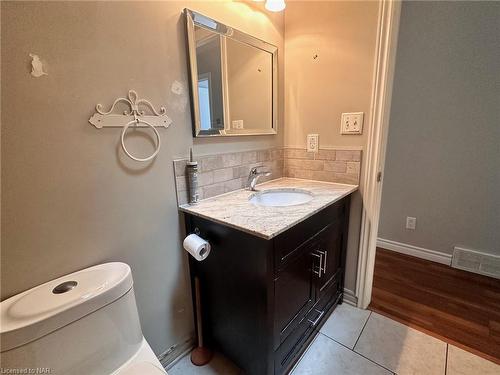 36 Mayfair Drive, Welland, ON - Indoor Photo Showing Bathroom