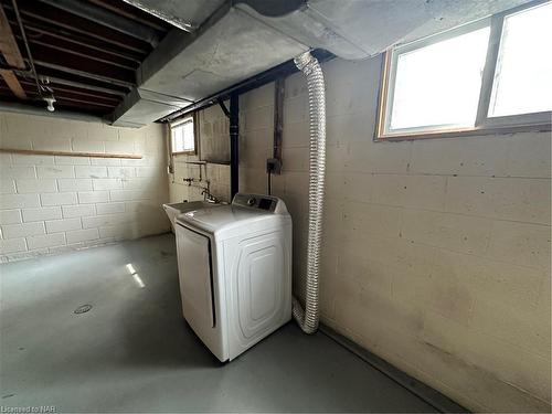 6258 Riall Street, Niagara Falls, ON - Indoor Photo Showing Laundry Room