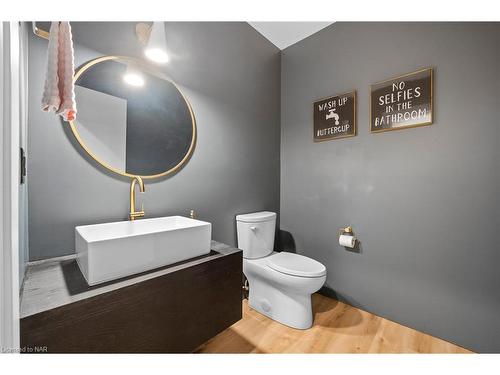 25 Kenmir Avenue, St. Davids, ON - Indoor Photo Showing Bathroom