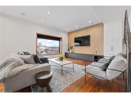 25 Kenmir Avenue, St. Davids, ON - Indoor Photo Showing Living Room