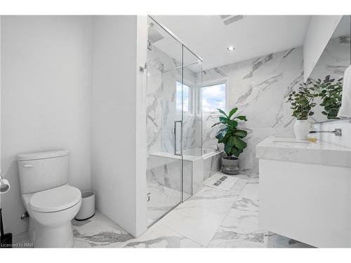 25 Kenmir Avenue, St. Davids, ON - Indoor Photo Showing Bathroom