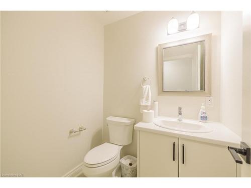 B-153 B Moffatt Street, St. Catharines, ON - Indoor Photo Showing Bathroom