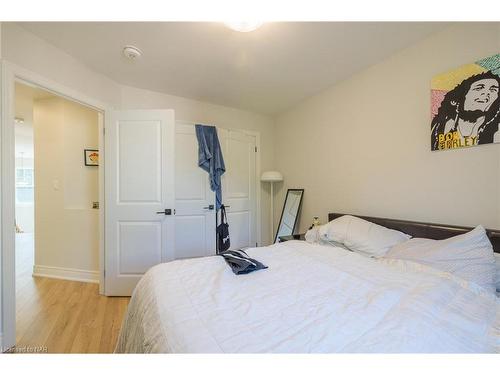 B-153 B Moffatt Street, St. Catharines, ON - Indoor Photo Showing Bedroom