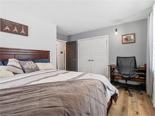 1373 Orchard Avenue, Fort Erie, ON - Indoor Photo Showing Bedroom