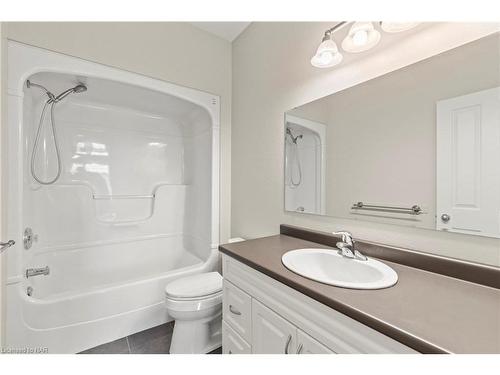 13-8918 Sodom Road, Niagara Falls, ON - Indoor Photo Showing Bathroom