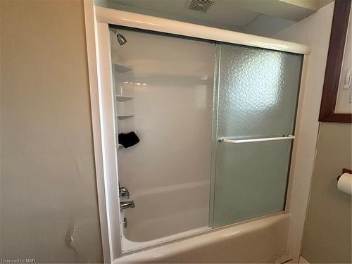 6262 Riall Street, Niagara Falls, ON - Indoor Photo Showing Bathroom