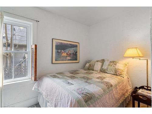 305 Victoria St Street, Niagara-On-The-Lake, ON - Indoor Photo Showing Bedroom