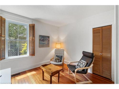 305 Victoria St Street, Niagara-On-The-Lake, ON - Indoor Photo Showing Living Room With Fireplace