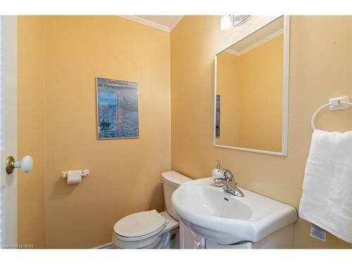 305 Victoria St Street, Niagara-On-The-Lake, ON - Indoor Photo Showing Bathroom