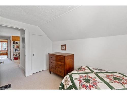 305 Victoria St Street, Niagara-On-The-Lake, ON - Indoor Photo Showing Bedroom