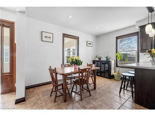 11618 Burnaby Road, Wainfleet, ON - Indoor Photo Showing Dining Room