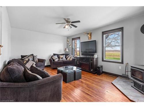 11618 Burnaby Road, Wainfleet, ON - Indoor Photo Showing Living Room With Fireplace