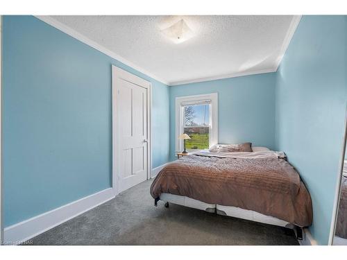 11618 Burnaby Road, Wainfleet, ON - Indoor Photo Showing Bedroom